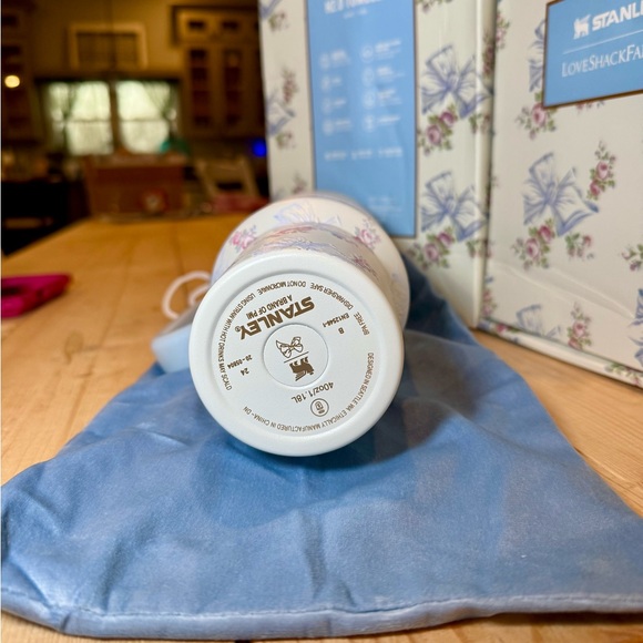 🌸STANLEY x Love ShackFancy 🌸 Limited Edition 40 oz Tumbler Rosa Beaux Blue NWT - Picture 5 of 7